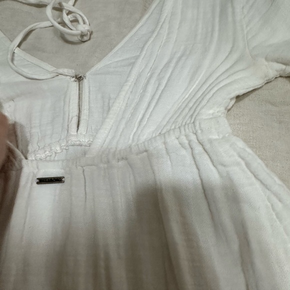 White dress - Picture 5 of 7